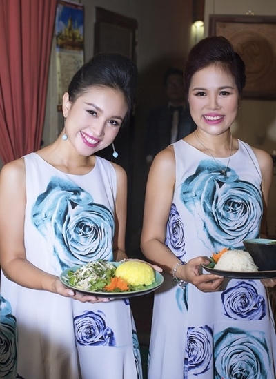 Năm 2015, Vân Hugo mở quán cơm gà ở Hà Nội, đánh dấu việc cô bước chân vào con đường kinh doanh. Cô cho biết đây là ước mơ lâu nay của mình.