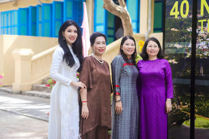 Hoa hậu quý bà Loan Vương, bà Đặng Thị Bích Liên - Thứ trưởng Bộ Văn hoá Thể thao và Du lịch, bà Phạm Thị Tám - Trưởng Ban quản lý Khu di tích lịch sử đặc biệt Côn Đảo, bà Nguyễn Thị Yến - Phó Bí thư thường trực Tỉnh Bà Rịa - Vũng Tàu. (Từ trái qua phải)