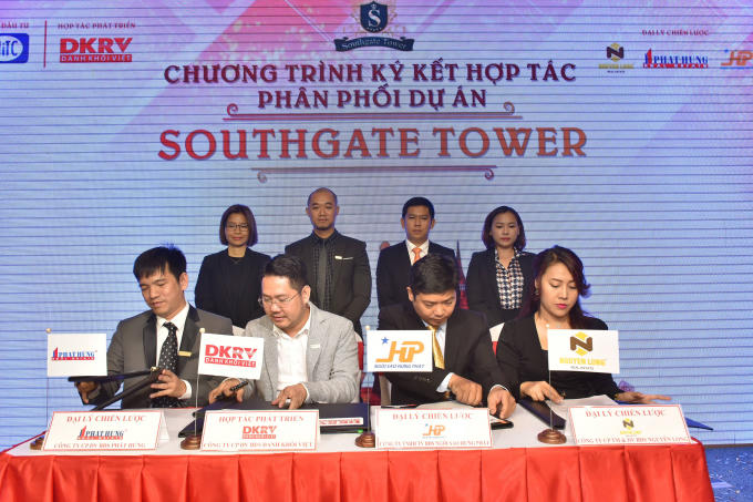 Buổi lễ ký kết hợp tác phân phối dự án Southgate Tower giữa DKRV và các đại lý chiến lược.