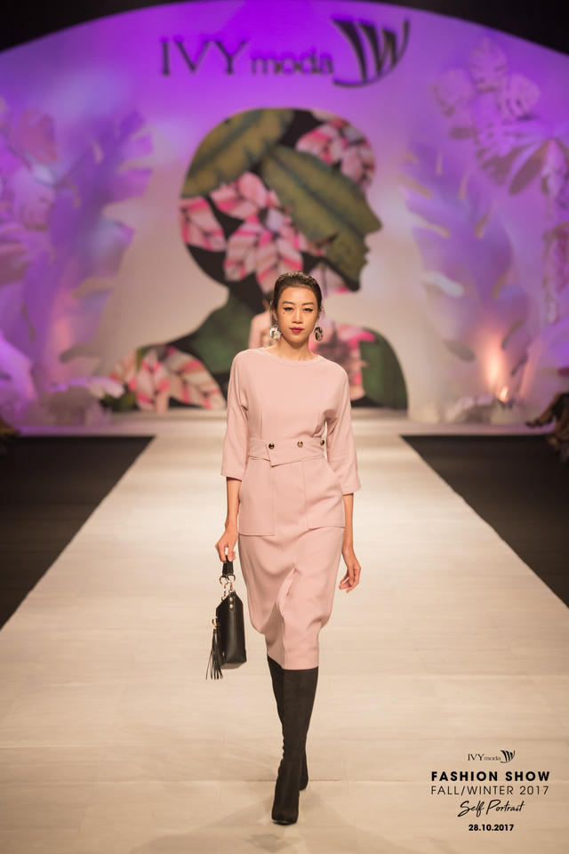 Self Portrait - bức tự họa g&acirc;y m&ecirc; say m&ugrave;a mốt thu đ&ocirc;ng 2017