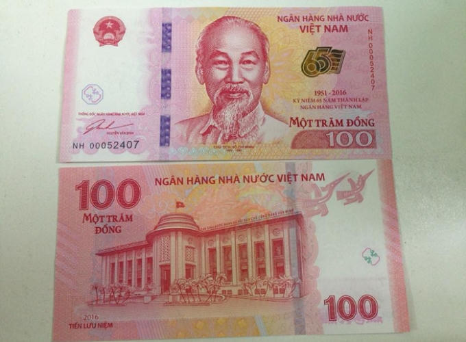 Mặt trước và sau của tờ tiền 100 đồng.