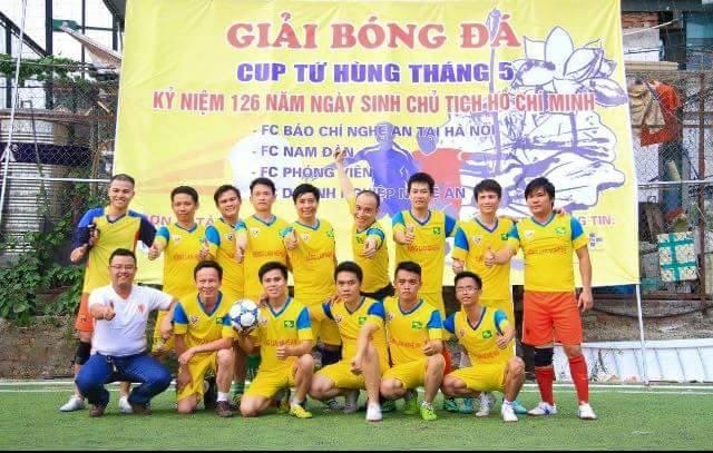 Tân vô địch cúp Tứ hùng tháng 5 - FC Báo chí Nghệ An tại Thủ đô.