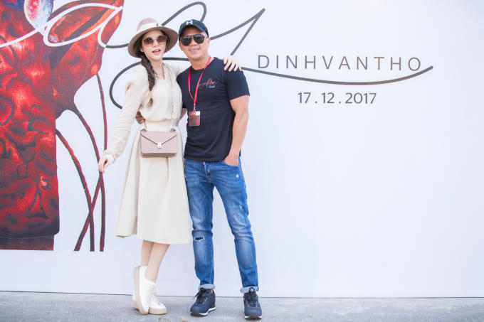 L&yacute; Nh&atilde; Kỳ mặc ton sur ton trẻ trung ở Hội An