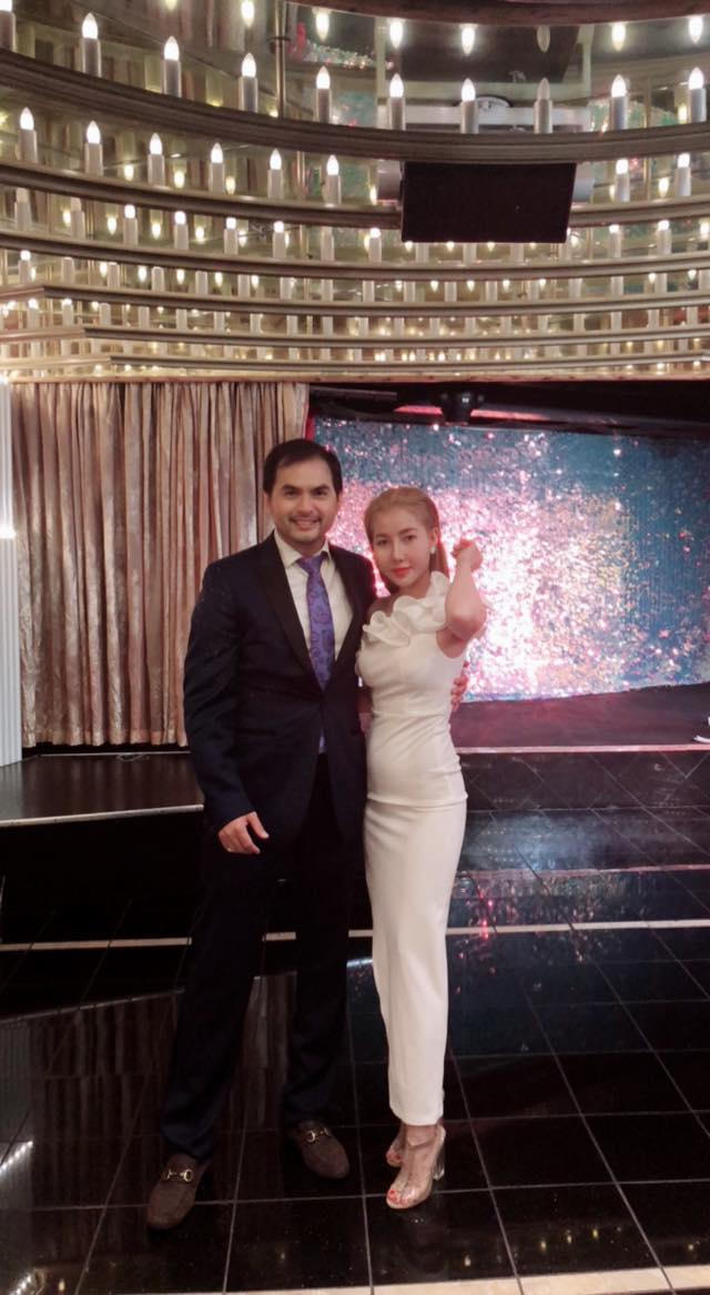 Vợ chồng &Aacute; hậu - Doanh nh&acirc;n Đo&agrave;n Thanh Tuyền bật m&iacute; về chuyến lưu diễn đẳng cấp tr&ecirc;n đất Mỹ