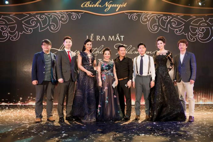 Hoa hậu Ngọc Hân - Á Hậu Tú Anh thân thiết như hai chị em