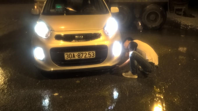 Xe taxi bị chết máy.