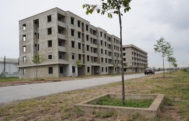 Dự án Khu nhà ở công nhân khu công nghiệp Lễ Môn (xã Quảng Hưng, TP Thanh Hóa, tỉnh Thanh Hóa) được khởi công tháng 5/2013 thuộc nhóm dự án nhà ở chính sách xã hội. Đây là dự án đầu tiên ở Thanh Hóa được đầu tư xây dựng gắn liền với khu công nghiệp để phục vụ nhu cầu nhà ở cho công nhân. Công ty TNHH một thành viên Đầu tư và Phát triển hạ tầng Thanh Hóa là chủ đầu tư dự án.