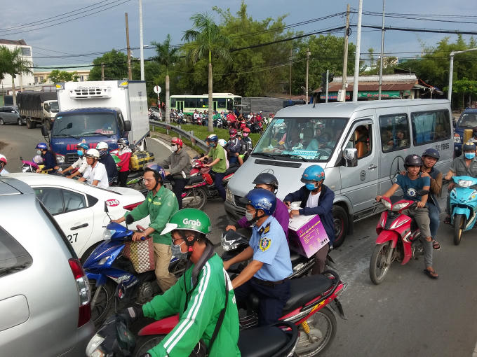 Giao thông gặp nhiều khó khăn.