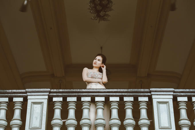 Trong bộ ảnh mới, Diễm Trần chọn cho mình những tà áo dài truyền thống duyên dáng, thướt tha.