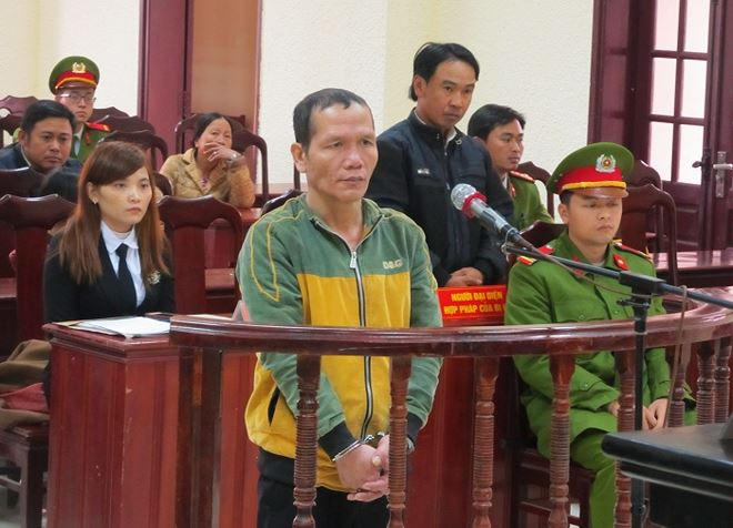 Bị cáo Viên trước vành móng ngựa.
