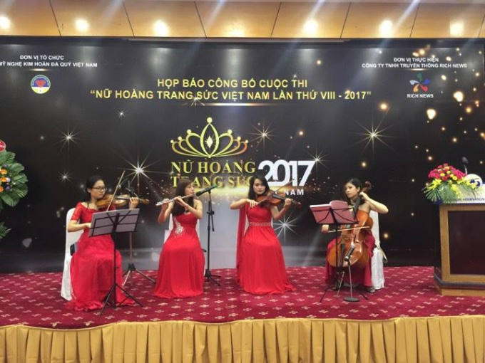 Khai mạc buổi họp báo "Nữ hoàng Trang sức Việt Nam 2017".