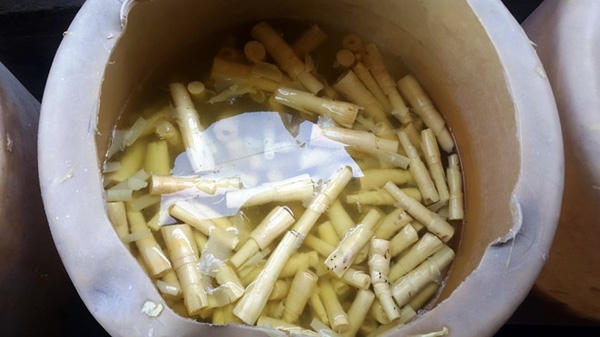 Măng độc ngâm hóa chất để 2 năm không hỏng (ảnh minh hoạ).