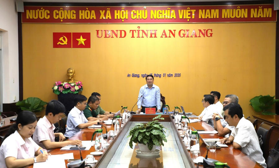 Phó Chủ tịch UBND tỉnh An Giang Lê Trung Hồ chủ trì cuộc họp