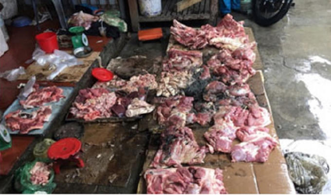 Luật sư cho rằng việc hất 2 kg nhớt thải thì không thể làm hỏng tới 78kg thịt trâu. (Ảnh minh họa).