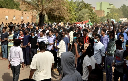 Ngày 26/4, các lực lượng chính trị ở Sudan tổ chức một cuộc họp bàn về việc thành lập hội đồng dân sự và các bước trao quyền. Ảnh: Reuters.