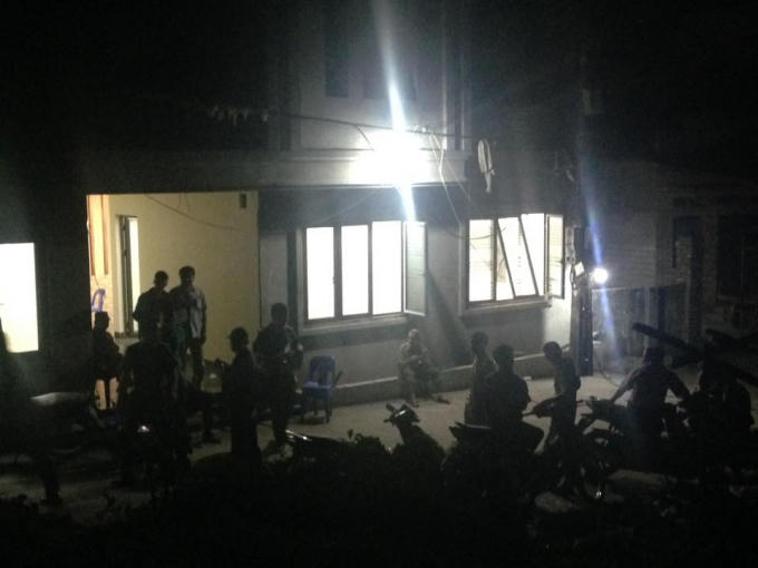 Ngay sau khi xảy ra sự việc trên, lực lượng chức năng nhanh chóng có mặt ở hiện trường để điều tra nguyên nhân.