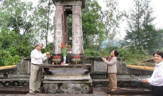 Khu tưởng niệm 2 chí sĩ Trần Cao Vân - Thái Phiên.