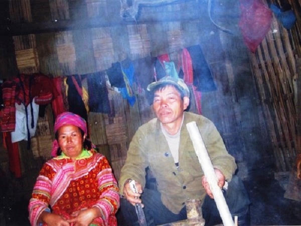 Ống thép của máy bay được chế tạo thành điếu cày để hút thuốc.