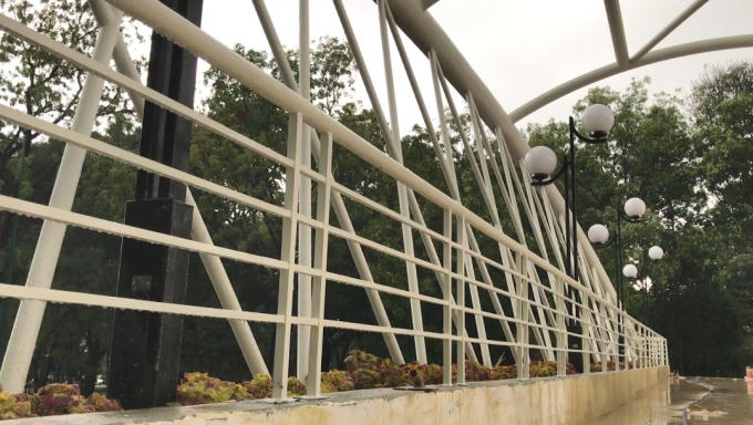 Cầu vượt bộ hành này được xem như là đẹp nhất thành phố.