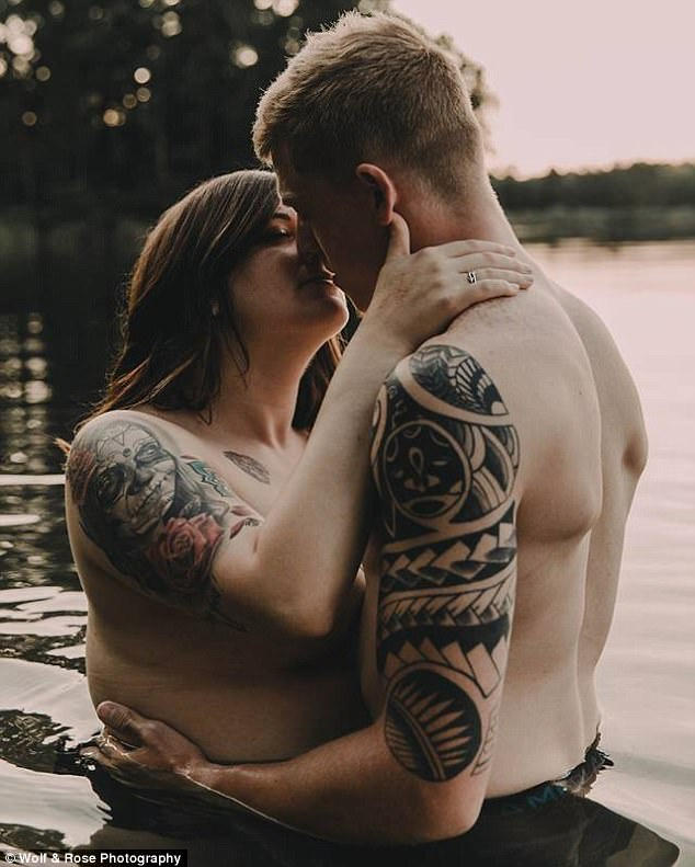 Cô Stephanie chia sẻ với một số tờ tin tức rằng ngân hàng nơi cô công tác đánh giá bộ ảnh là không phù hợp với định hướng hình ảnh của công ty.