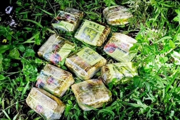 truy-bat-nhom-doi-tuong-bo-lai-10kg-nghi-ma-tuy-o-bien-gioi-nghe-an