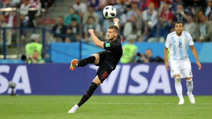 Messi ho&agrave;n to&agrave;n