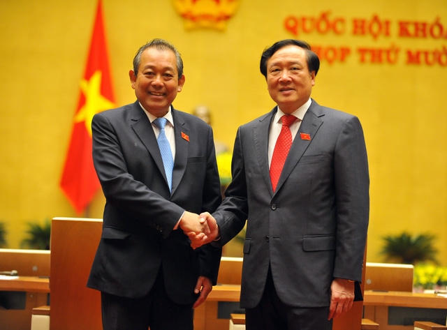 Tân Chánh án TAND Tối cao Nguyễn Hòa Bình (phải) và người tiền nhiệm Trương Hòa Bình - hiện nay là Ủy viên Bộ Chính trị, Phó Thủ tướng Chính phủ (Ảnh: N.T)