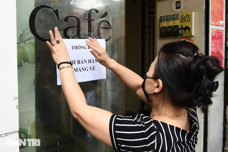 Các nhà hàng, cơ sở kinh doanh dịch vụ ăn uống, giải khát chỉ được phép bán hàng mang về, đóng cửa trước 21h hàng ngày khi dịch bệnh trên địa bàn được xác định ở cấp độ 3 (Ảnh minh họa: Mạnh Quân).