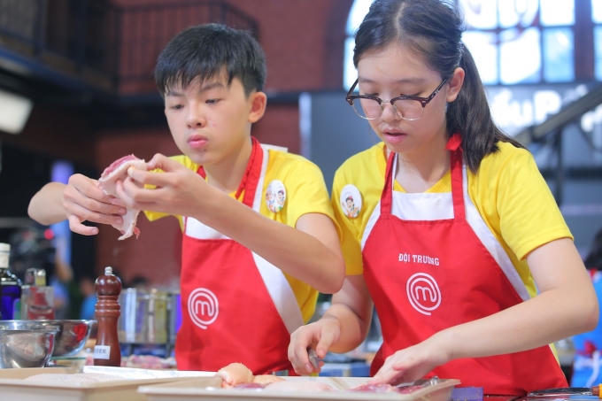 Thanh Hải và Phương Linh gặp chút mâu thuẫn khi làm việc nhóm. T