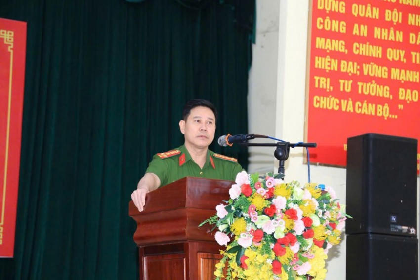 Đại tá Lê Mạnh Hùng, Phó Giám đốc Công an tỉnh Đồng Nai phát biểu tại hội nghị.