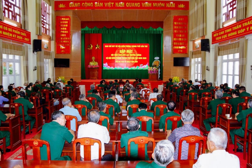 Quang cảnh buổi họp mặt