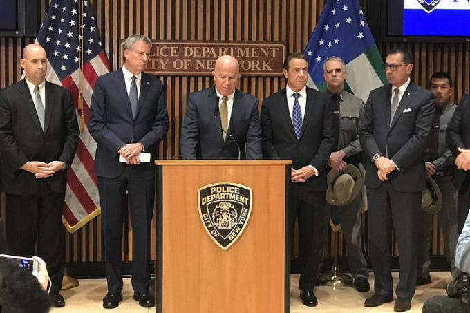 “Một ngày đau thương” – quan chức cảnh sát New York tuyên bố tại buổi họp báo sau vụ tấn công. Ảnh: EPA.