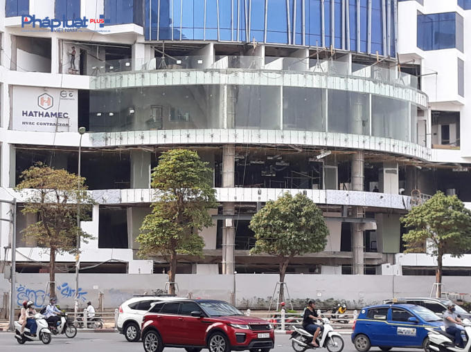 5 tầng phía dưới đang tiếp tục được hoàn thiện.