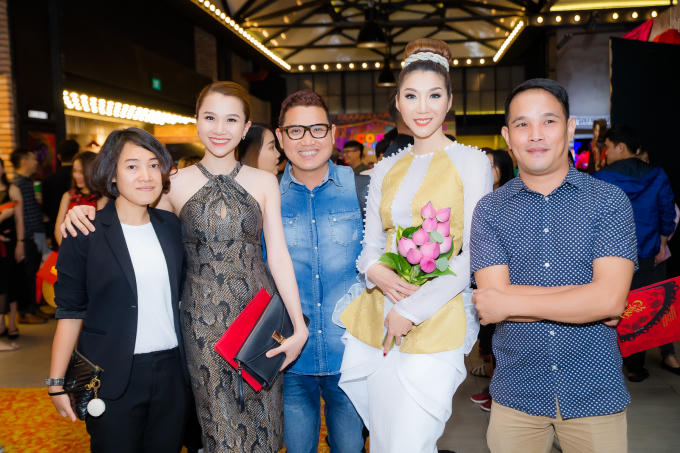 Bộ phim quy tụ nhiều gương mặt tên tuổi như Thanh Hằng, Diễm My, Lan Khuê, MiDu và đặc biệt với sự trở lại màn ảnh rộng của siêu mẫu Ngọc Quyên – bấy lâu nay đang sống và định cư ở Mỹ.