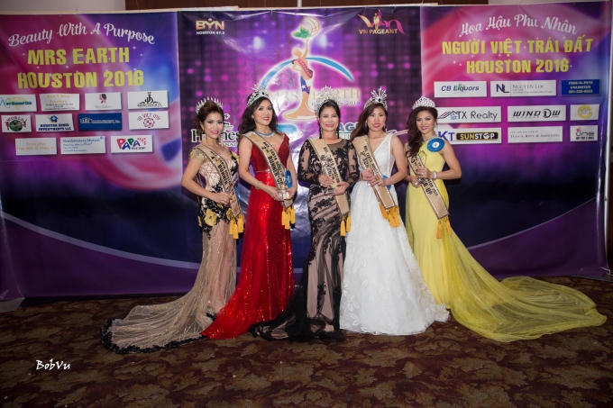 Các hoa hậu và á hậu.