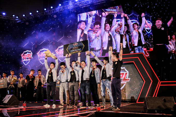 Thành viên của Water Margin vô địch Truy Kích Mobile tại VPL Mùa Xuân 2017