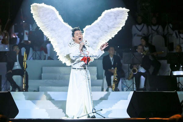 ... Anh ngẫu hứng hát bolero với "Hai mùa Noel"