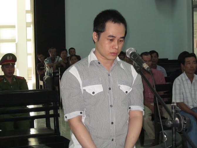 Bị cáo Phan Trung Huy trước vành móng ngựa.