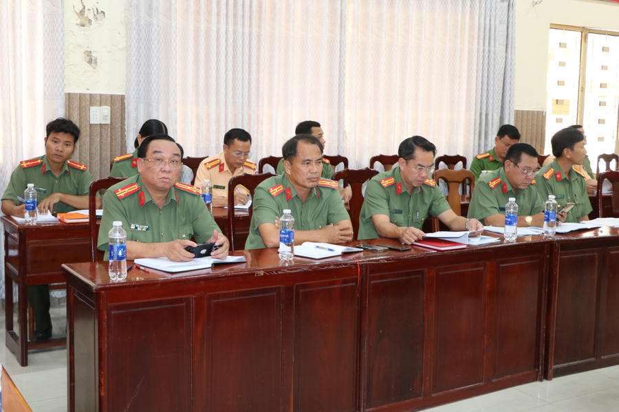 Các đại biểu tham dự cuộc họp