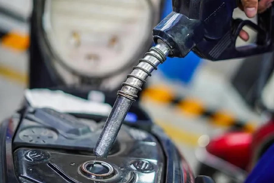 Các nơi phân phối có trách nhiệm cung ứng đầy đủ cho hệ thống cửa hàng bán lẻ, duy trì hoạt động bán hàng thường xuyên, liên tục 24/7 trong dịp Tết. Ảnh IT