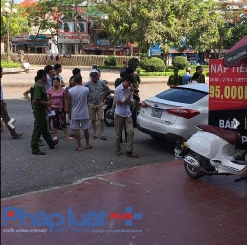 Có chiếc bị chém mất gương.