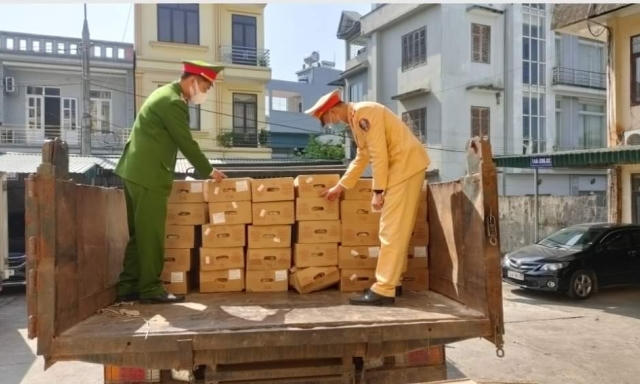 300 thùng tai lợn suýt