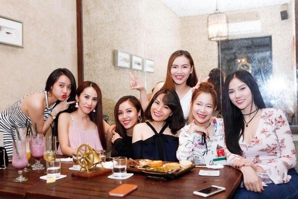 Các cô gái vẫn trẻ trung xinh đẹp như ngày nào.