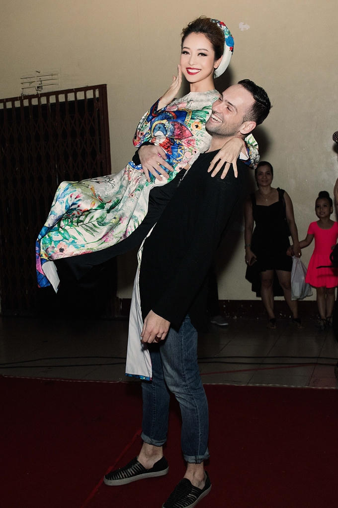 Chí Anh choáng ngợp khi Jennifer