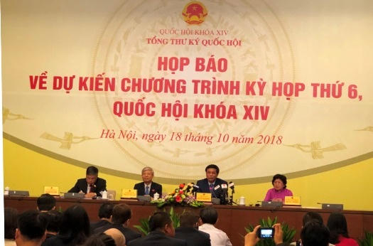 Tổng Thư ký, Chủ nhiệm Văn phòng Quốc hội Nguyễn Hạnh Phúc chủ trì buổi họp báo.