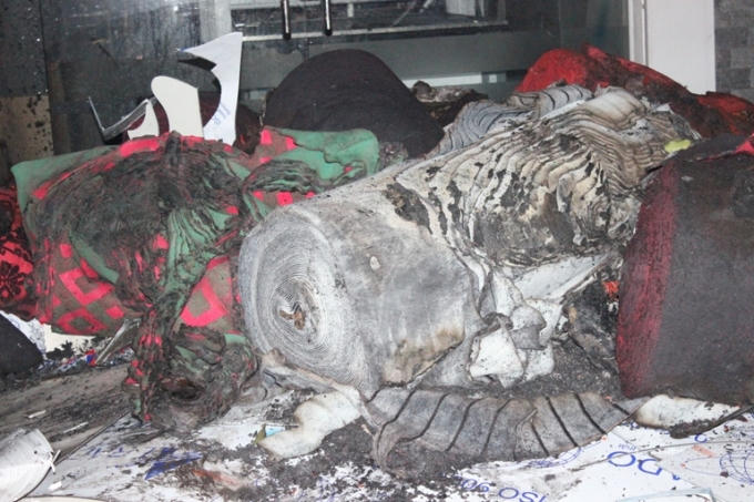 Cận cảnh những tài sản tại dãy nhà hàng nội thất bị "bà hỏa" thiêu rụi.