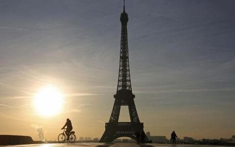 Paris từng nhiều lần thông qua tháp Eiffel để hưởng ứng các sự kiện đáng chú ý trên thế giới.