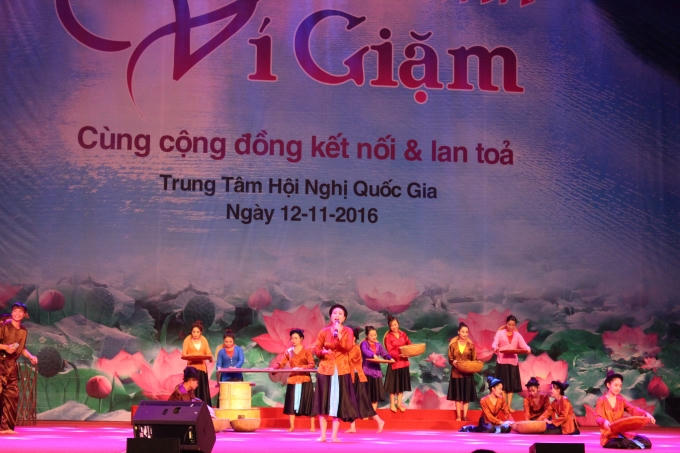 Những tiết mục đặc sắc do 2 đoàn Ví, Giặm của 2 tỉnh Nghệ An và Hà Tĩnh biểu diễn.