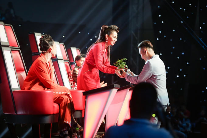 Chung kết 1 Giọng h&aacute;t Việt 2017: Ali Ho&agrave;ng Dương lấy nước mắt của kh&aacute;n giả khi song ca c&ugrave;ng Thu Minh