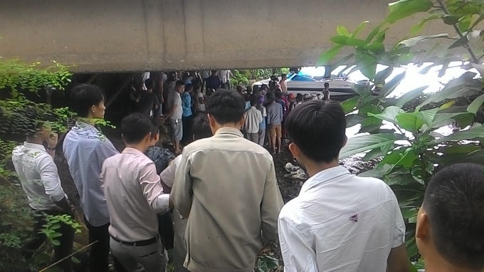 Hiện lực lượng chức năng đang tiến hành các thủ tục cần thiết trước khi bàn gia thi thể nạn nhân cho gia đình lo hậu sự